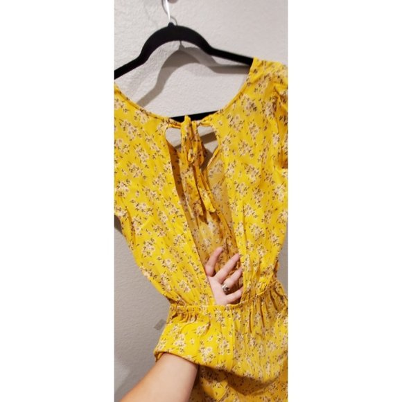AMERICAN EAGLE Floral Yellow Romper - Picture 6 of 6